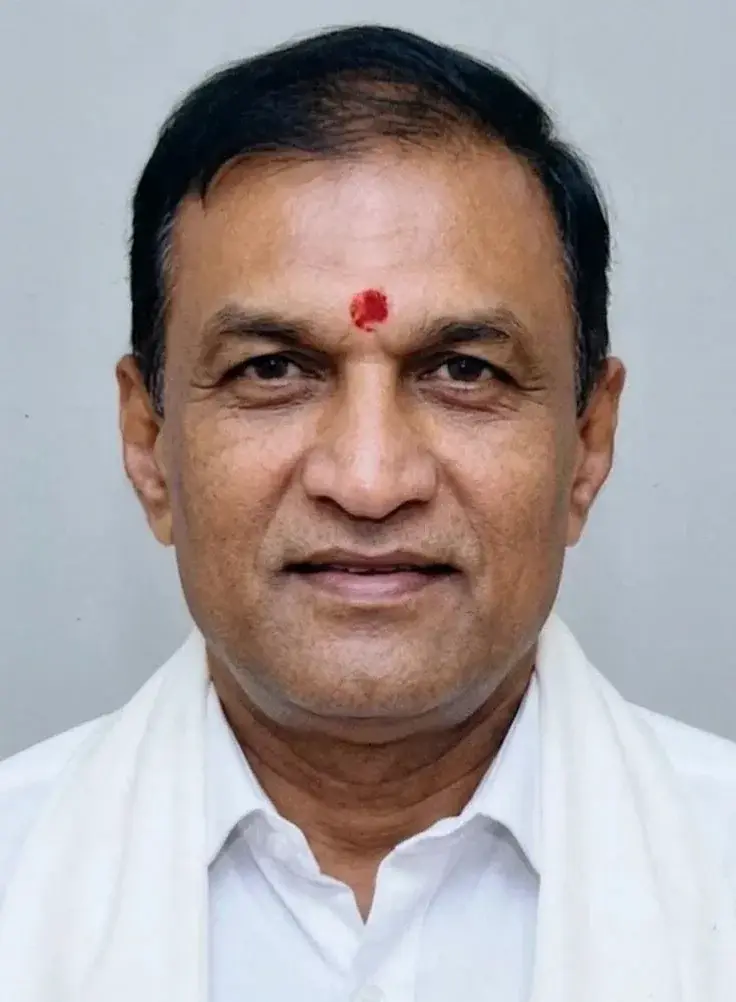 Portrait of Mr. Bhanji Raghu Ravariya, Managing Trustee